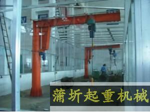 起重量0.5t-5t,起升高度3m-15m,懸臂2m-8m,根據(jù)起升高度不同，有拐臂式和配重式。